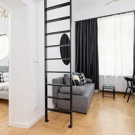 Ocean Breeze-4Br With Balcony-Old Town-2